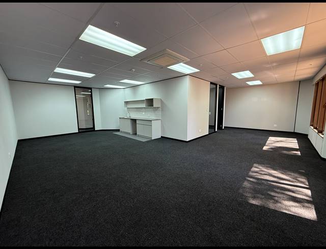 108M² OFFICE TO LET IN PARKTOWN